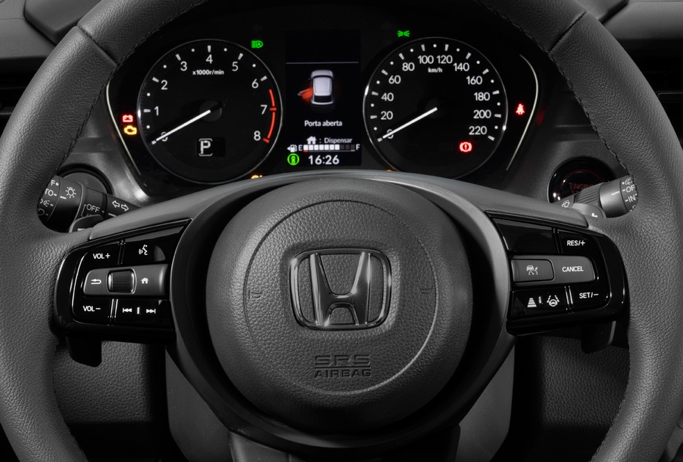 Honda HR-V EXL tem quadro de instrumentos com tela de 4,2 polegadas e volante diferente do City — Foto: Divulgação