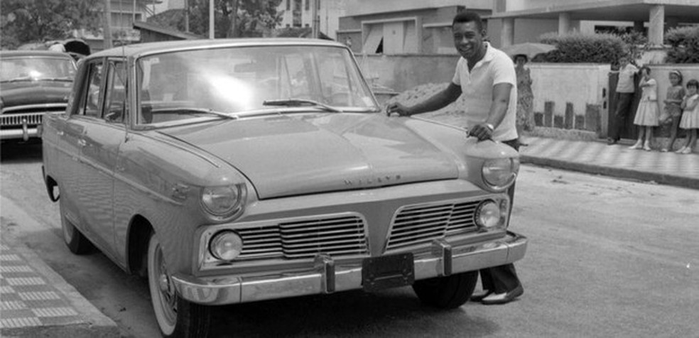 Pelé teve o primeiro modelo produzido do Aero Willys 2.600  — Foto: Divulgação