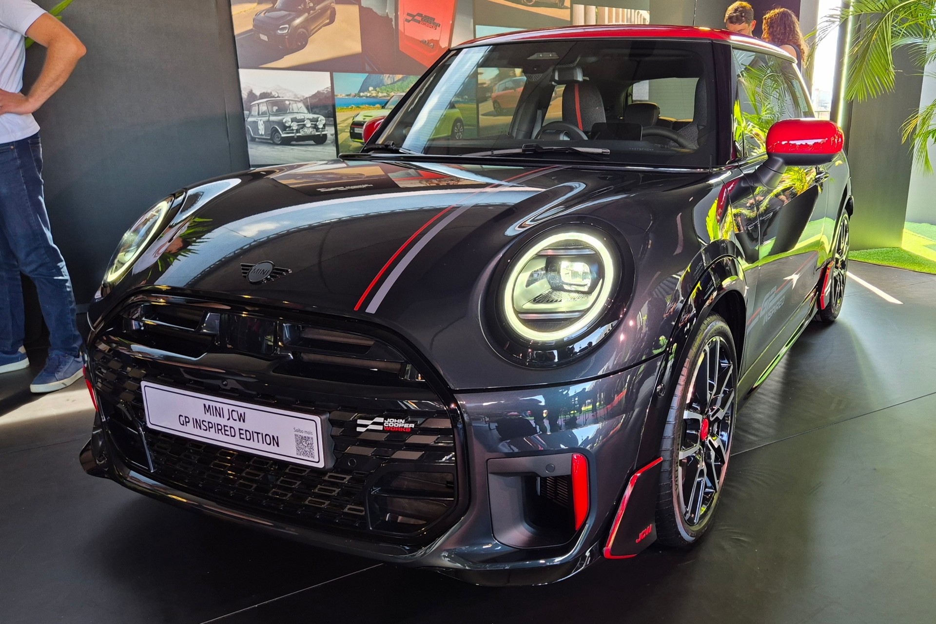Mini John Cooper Works GP Inspired chega ao Brasil e poucos poderão comprar