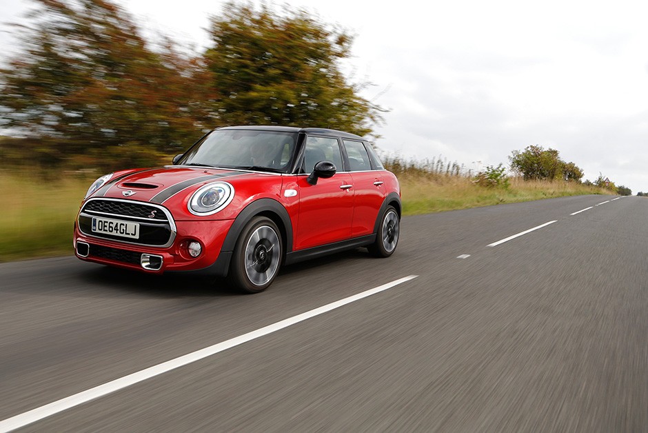 Mini Cooper com cinco portas