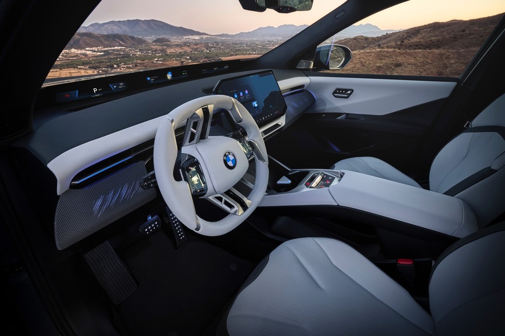 Novo BMW iX3 tem painel que será inspiração para novos modelos — Foto: Divulgação