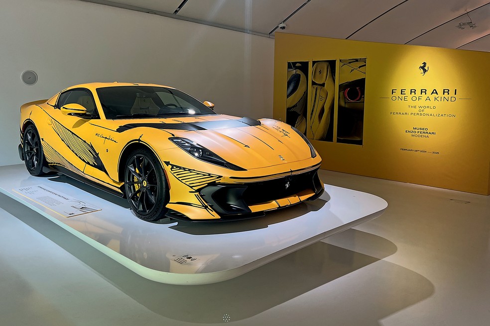 Ferrari 812 Competizione é inspirada em folha de papel — Foto: Vitória Drehmer/Auto News Brasil