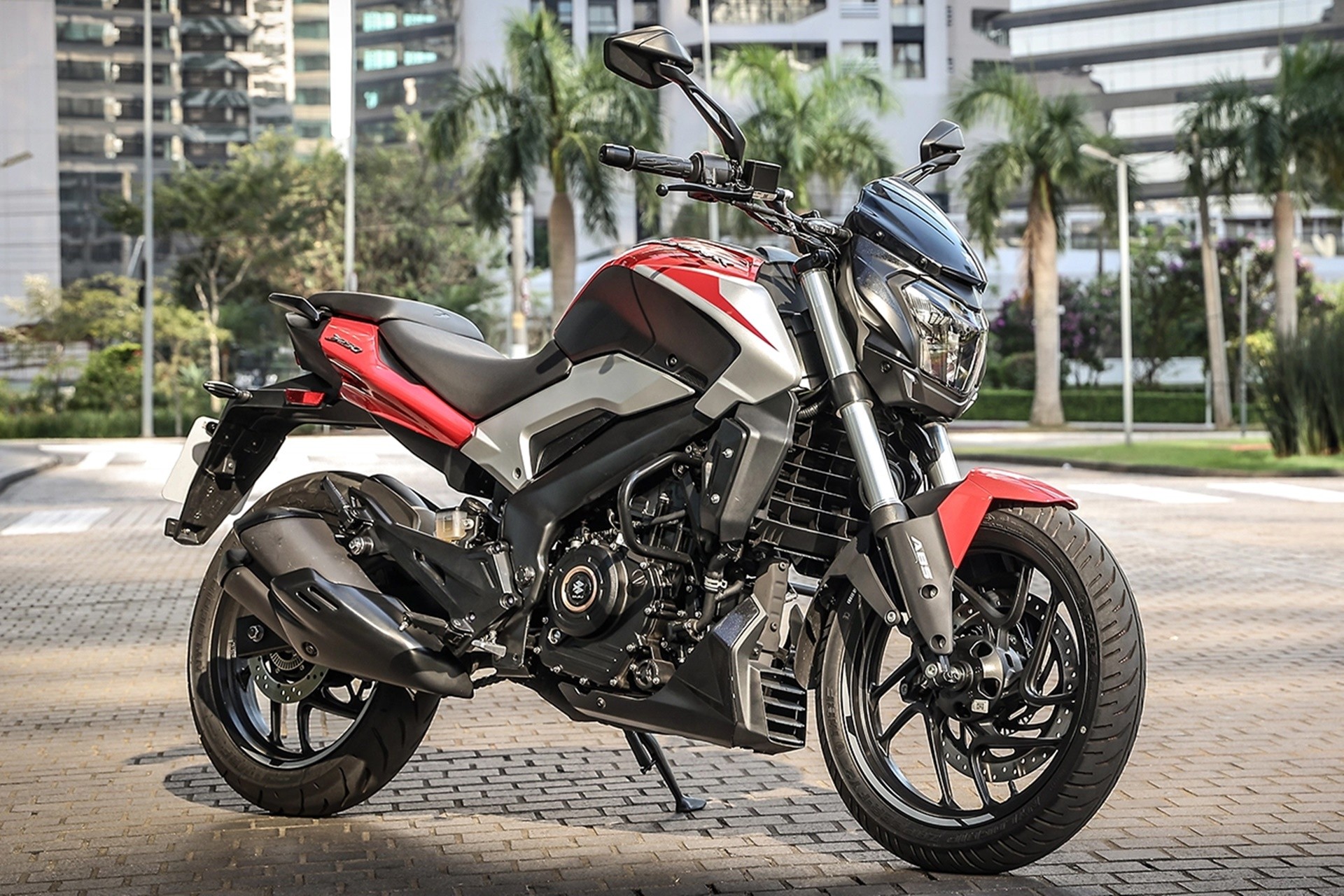 Bajaj Dominar 250: preços, versões, equipamentos e custos de manutenção