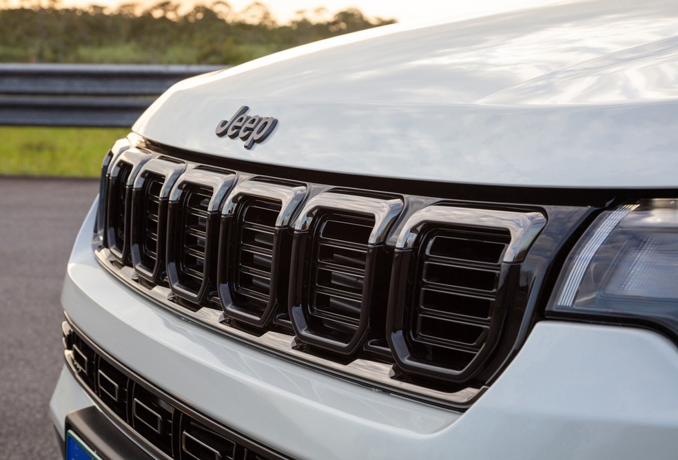 Além do novo motor, Jeep Compass 2025 tem uma discreta atualização  — Foto: Divulgação