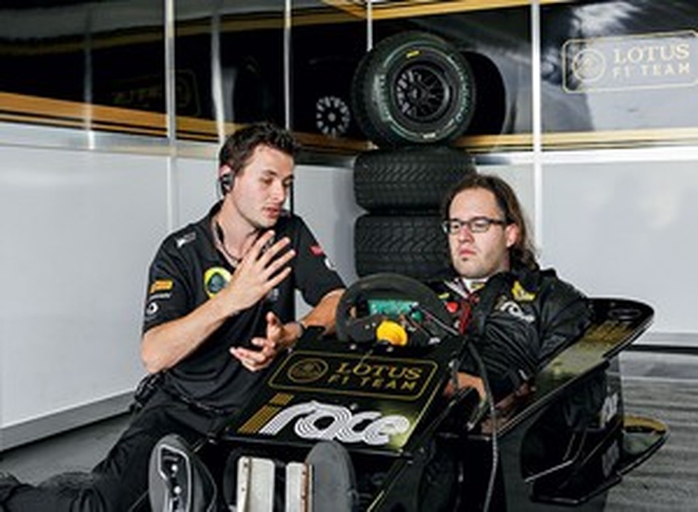Descoberta da fórmula: a bordo de um Lotus/Renault de Fórmula 1 (Foto: Philippe Laurenson / Auto News Brasil) — Foto: Auto Esporte