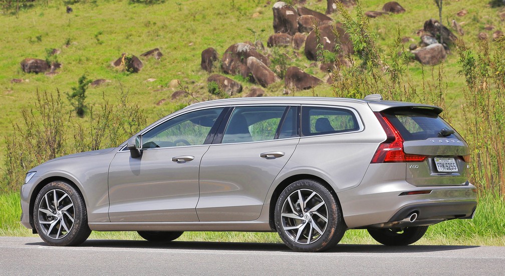 V60 mantém as peruas vivas na linha Volvo, invadida pelos SUVs — Foto: Divulgação/Volvo