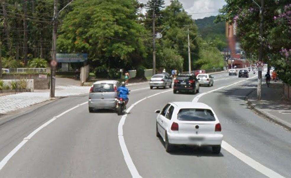 Motoqueiro é flagrado pelo Google Maps (Foto: Reprodução) — Foto: Auto Esporte