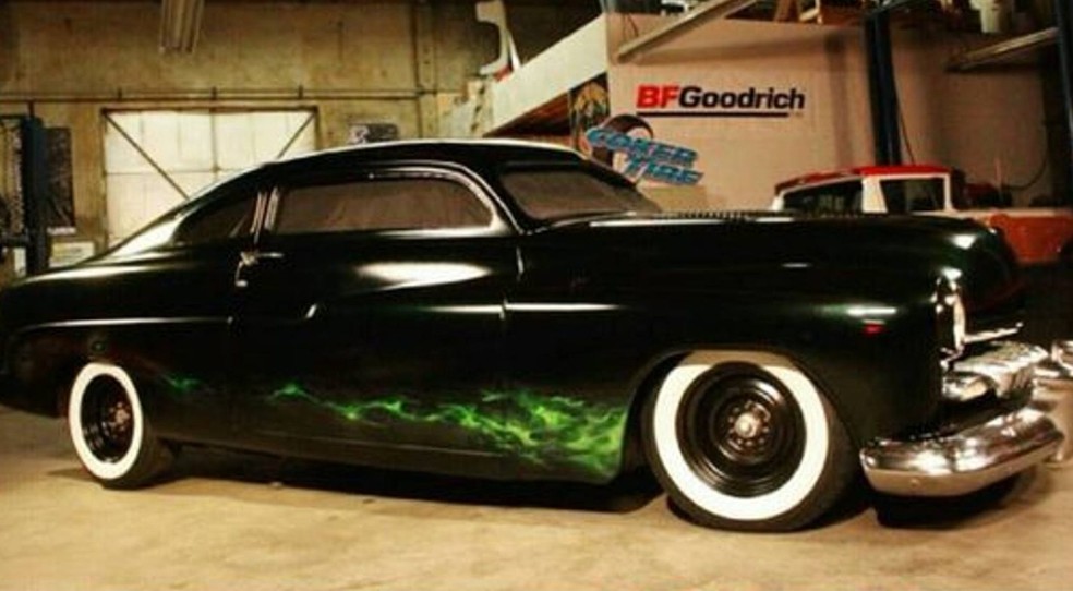 Ford Mercury de Johnny Depp tem chamas na cor verde nas laterais — Foto: Reprodução