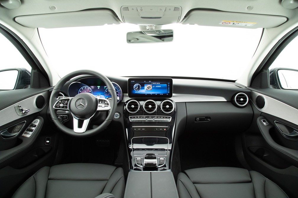Interior do Mercedes-Benz C 200 EQ Boost — Foto: Divulgação/Mercedes-Benz