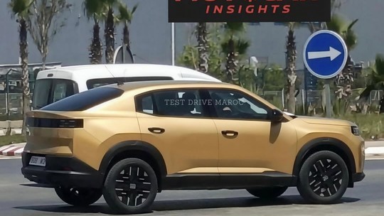 Flagra: novo Fiat Fastback aparece limpo e será mais que um ‘cupê do Argo’