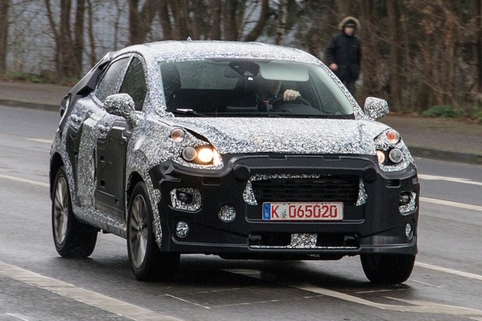 Faróis do SUV do Fiesta ainda não são os definitivos (Foto: AutoMedia/Auto News Brasil) — Foto: Auto Esporte