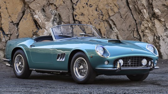 Ferrari raríssima da década de 1960 é vendida por quase R$ 100 milhões em leilão 