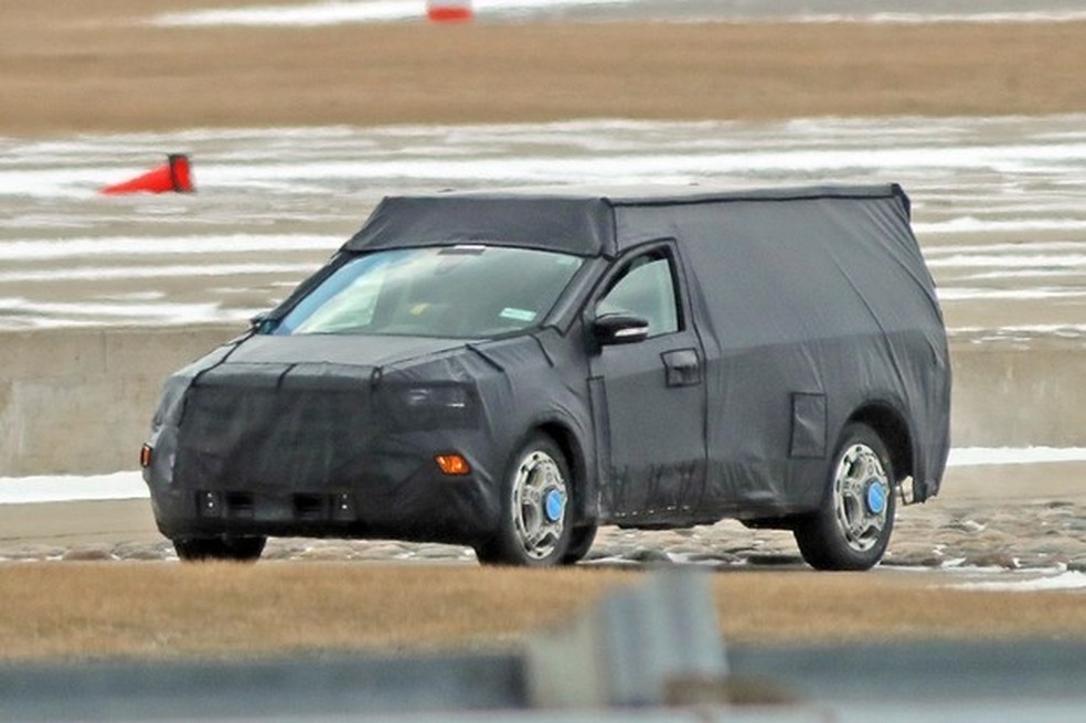 Nova picape média compacta vai ser lançada antes (Foto: Automedia) — Foto: Auto Esporte