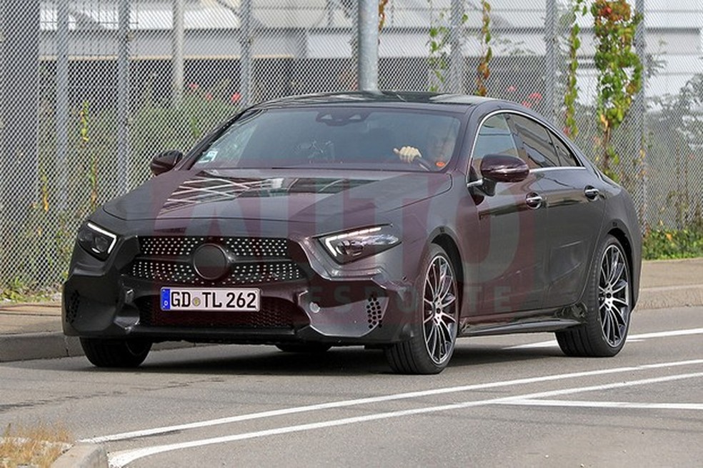 Mercedes-Benz CLS flagrado em testes (Foto: Automedia) — Foto: Auto Esporte