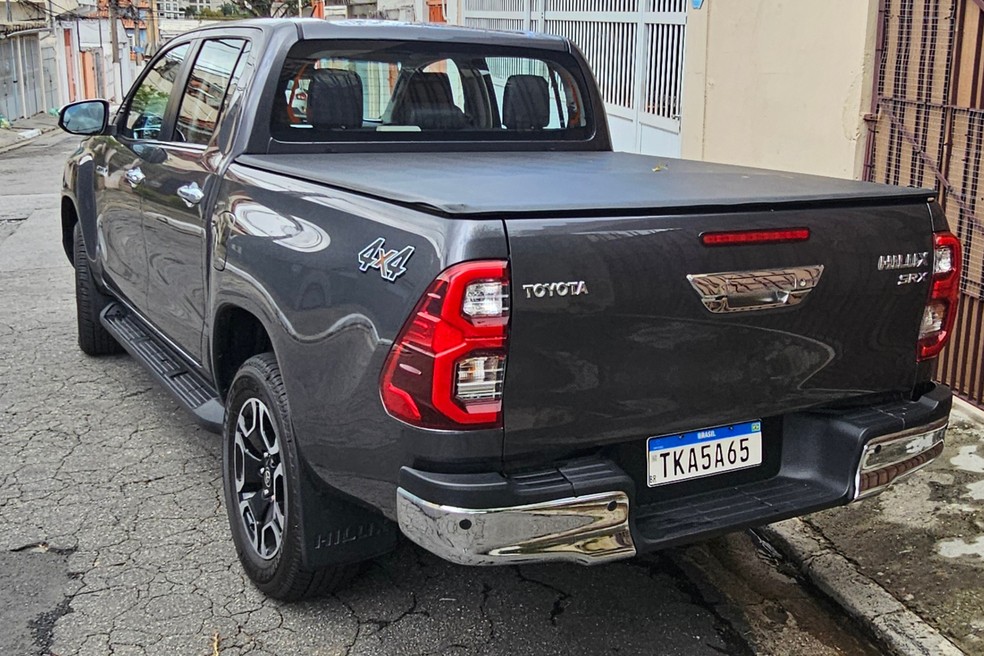 Toyota Hilux SRX 2025 pode levar até 1.000 kg de carga  — Foto: Jady Peroni/Auto News Brasil