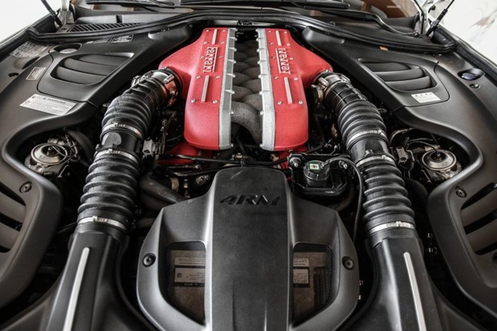 Motor V12 da Ferrari GTC4Lusso é aspirado e gira a até 8.250 rotações por minuto (Foto: Divulgação) — Foto: Auto Esporte