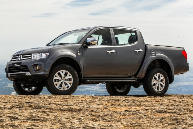 Mitsubishi L200 Triton HLS Chrome Edition 2015 - lateral
