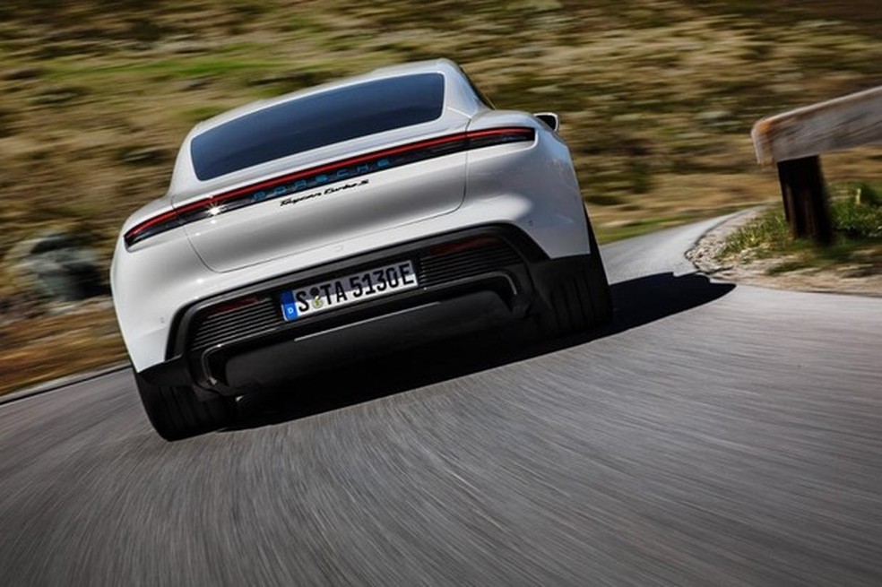 Turbo S faz de zero a 100 em menos de 3 segundos  (Foto: Divulgação) — Foto: Auto Esporte