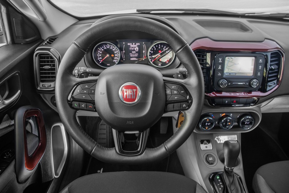 Visão do cockpit da Fiat Toro Freedom "Opening Edition"