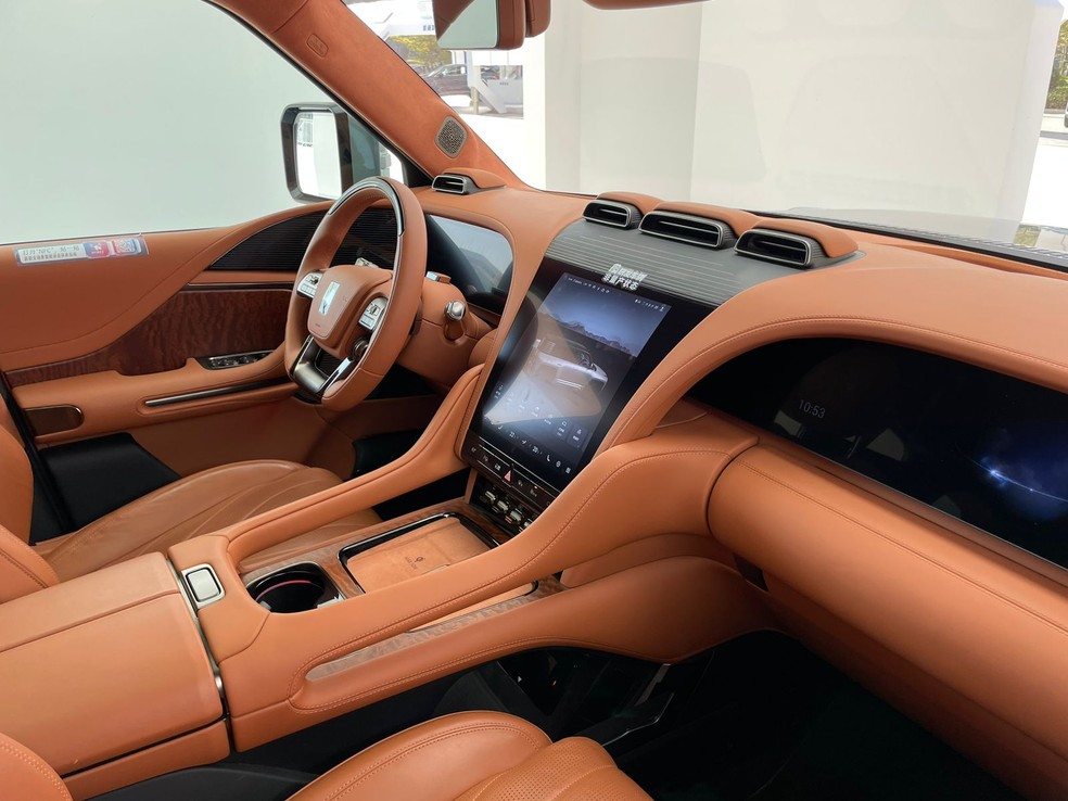 Pacote de equipamentos é um dos destaques do Yangwang — Foto: Auto News Brasil/Cauê Lira