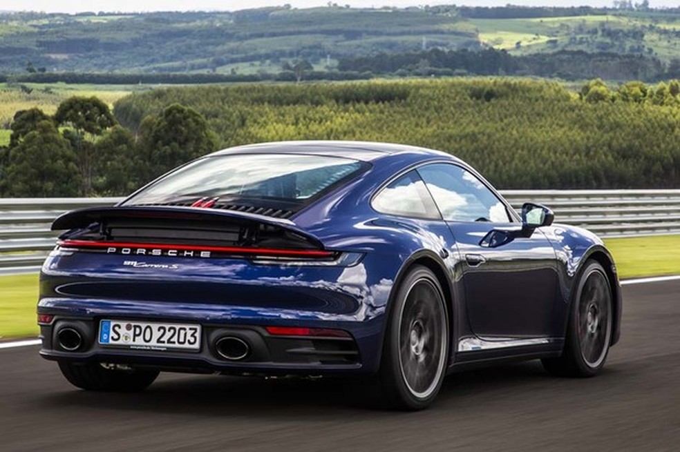 Novo Porsche 911 chega em maio a partir de R$ 679 mil, uma pechincha perto  de uma Ferrari