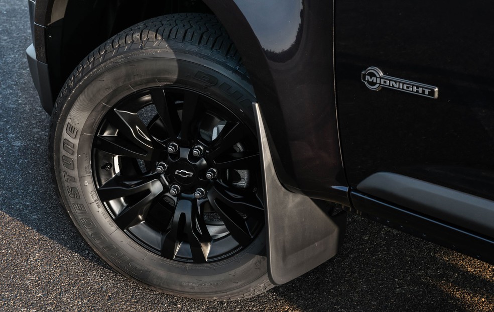 Rodas pretas, emblemas exclusivos e elementos escurecidos são as novidades da S10 Midnight — Foto: autoesporte