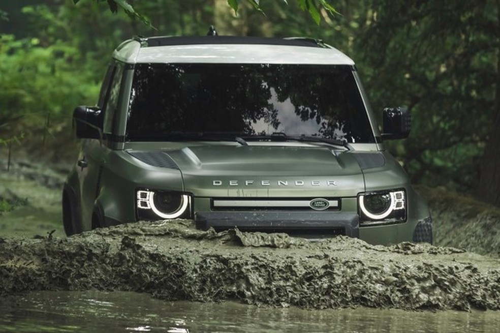 Novo Land Rover consegue passar por uma boa profundidade (Foto: Divulgação) — Foto: Auto Esporte