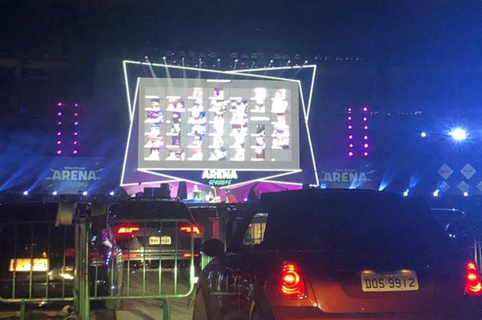 Como o show é interativo, vídeos dos participantes aparecem no telão (Foto: Thais Villaça) — Foto: Auto Esporte