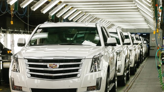 À espera de semicondutores, GM estoca cerca de mil carros por dia nos EUA