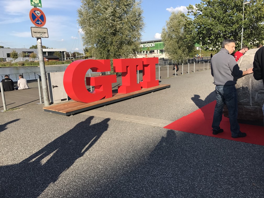 Volkswagen promove evento para celebrar o Golf GTI em sua sede, na cidade alemã de Wolfsburg — Foto: André Paixão/G1