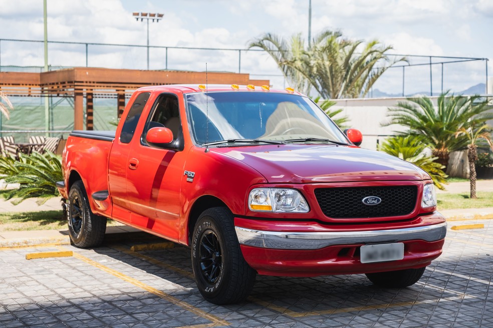 A Ford F-150 Lariat de 1998 de Wallace foi produzida para uso urbano — Foto: Bruno Castro/Auto News Brasil 