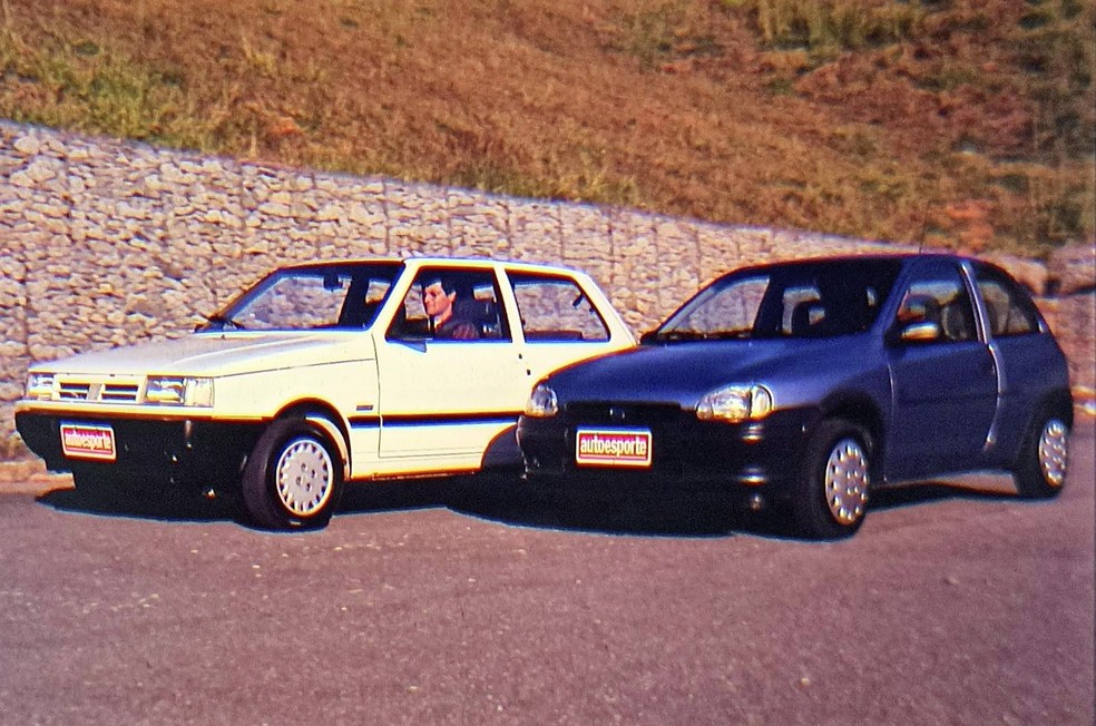 Duas épocas, dois estilos: o efeito dos anos se faz sentir no Uno — Foto: Ricardo Novelli/Auto News Brasil/Acervo MIAU