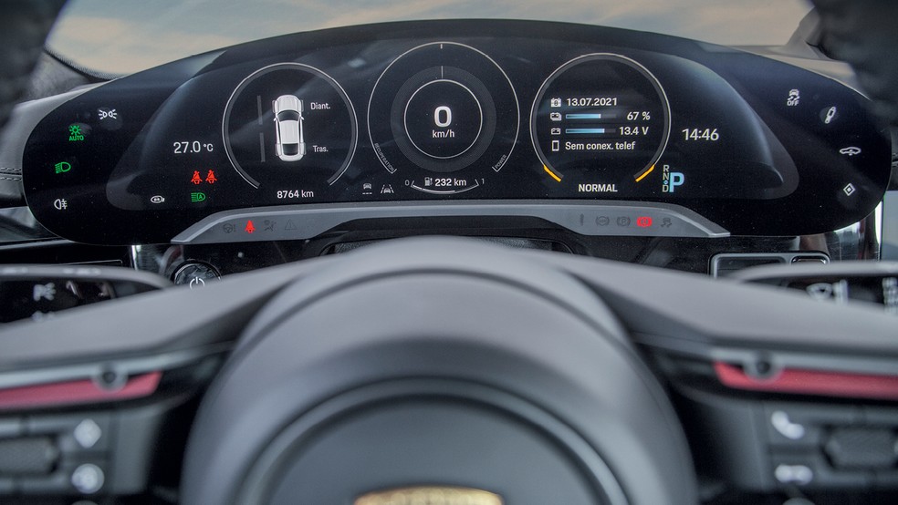 O Taycan oferece mais alternativas de customização, mas quase tudo é opcional — Foto: Renato Durães