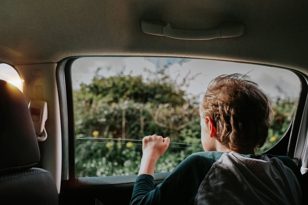 Em velocidades baixas, prefira circular com as janelas abertas e o ar-condicionado desligado — Foto: Getty Images