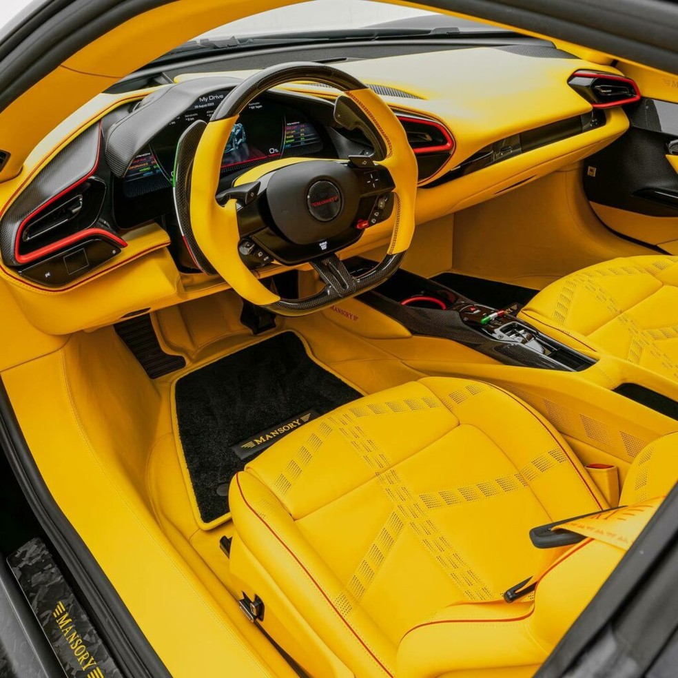 Ferrari 296 GTB Mansory Tempesta tem interior todo amarelo  — Foto: Divulgação