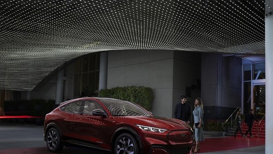 Ford lança o SUV do Mustang: um elétrico de 465 cv, que tem autonomia de 480 km e 821 litros de porta-malas
