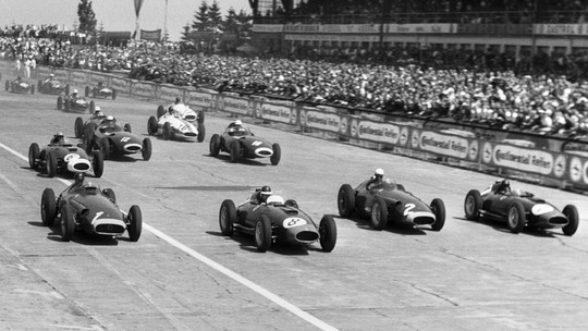 Fórmula 1 de 1957 teve desastres na Ferrari e título de Fangio na Maserati