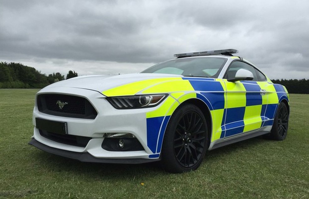 Ford Mustang GT vira carro de patrulha no Reino Unido (Foto: Divulgação) — Foto: Auto Esporte