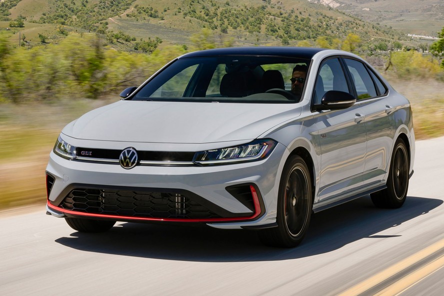 Volkswagen Jetta GLI 2025 tem visual renovado; saiba quando chega