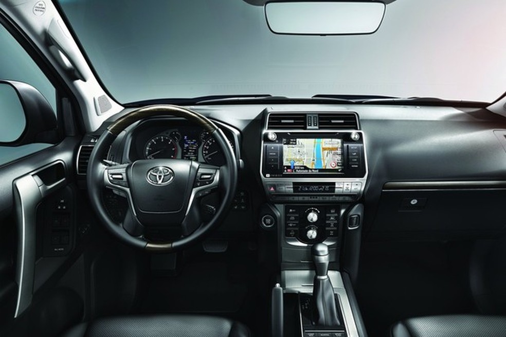 O interior é bem mais luxuoso do que o encontrado no SW4 (Foto: Divulgação) — Foto: Auto Esporte