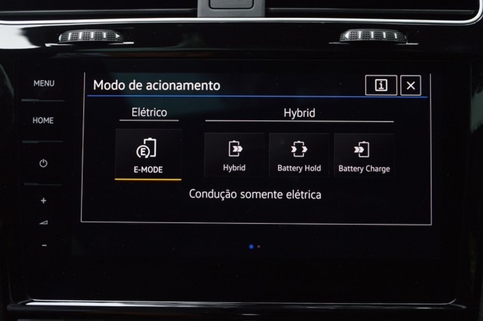 Dá para acompanhar o modo de condução, recarga e consumo pela central (Foto: André Schaun/Auto News Brasil) — Foto: Auto Esporte