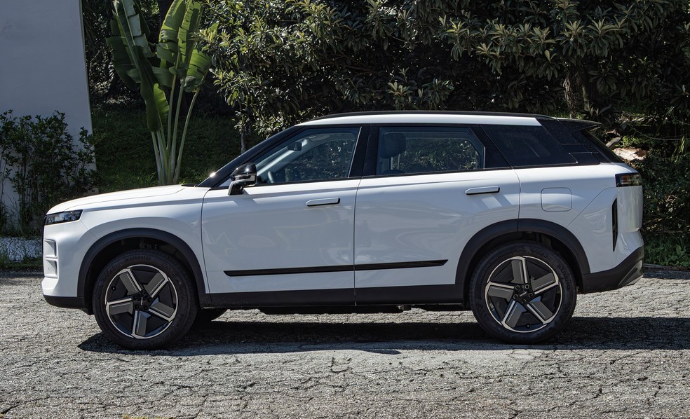 Jaecoo 7 tem rodas de 19 polegadas e 4,50 metros de comprimento — Foto: Vitor Bernardes/Auto News Brasil