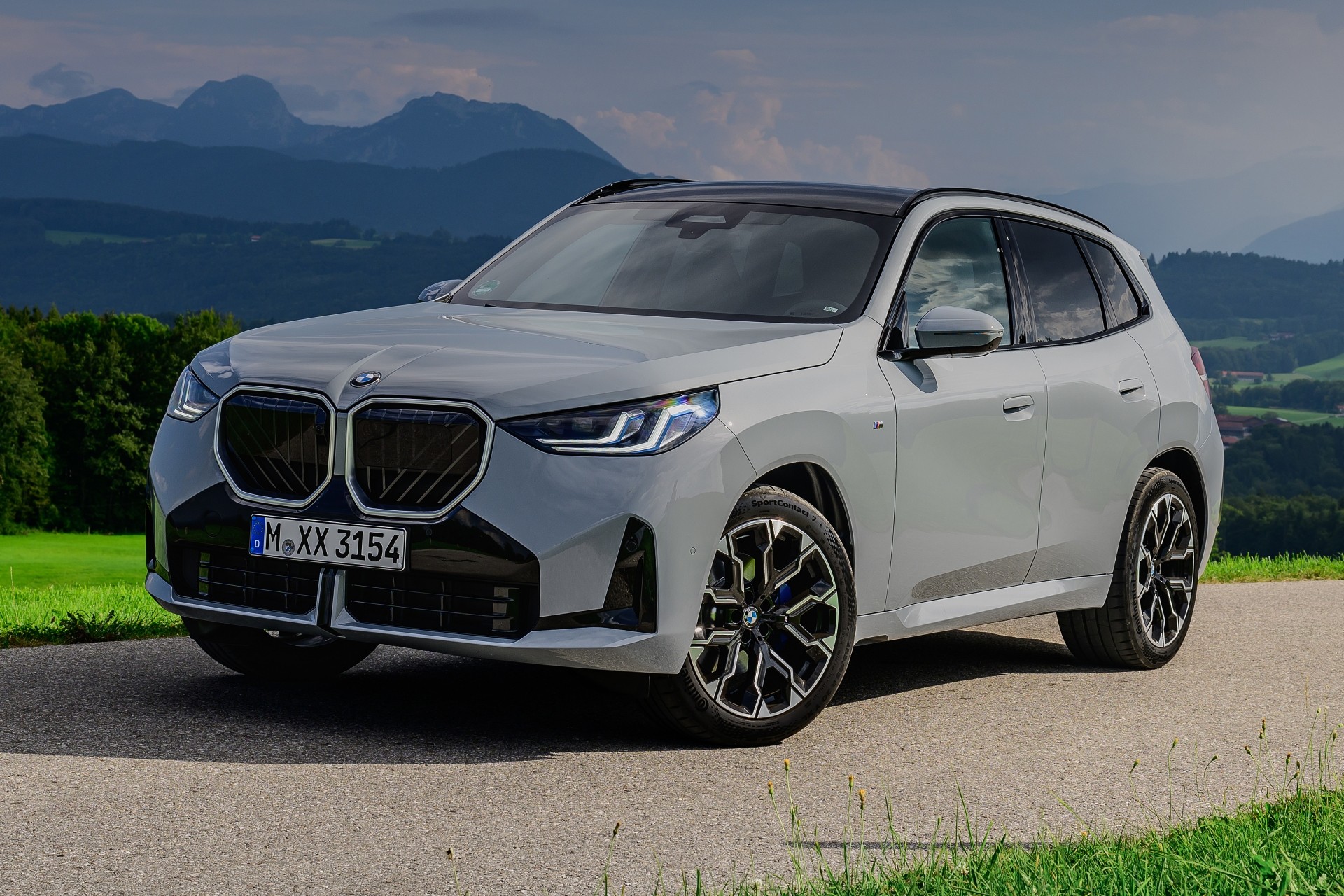BMW X3 terá versão híbrida 'básica' no Brasil de olho no novo Audi Q5