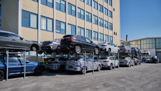 Dá para reciclar um carro inteiro? Conhecemos a fábrica da BMW que faz isso