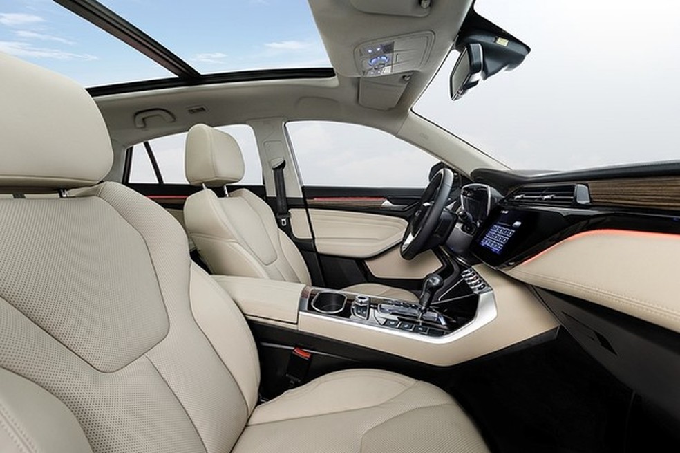 SUV é um pouco maior que o Compass e tem teto solar panorâmico (Foto: Divulgação) — Foto: Auto Esporte