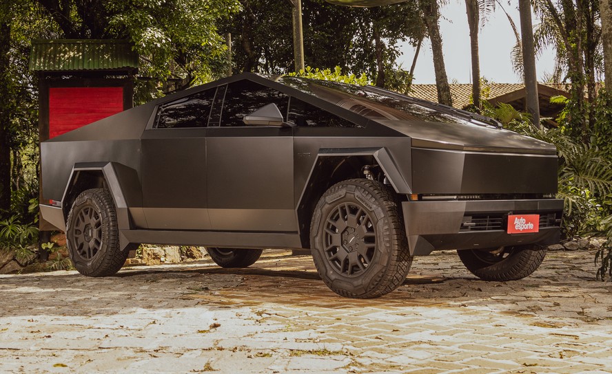 Tesla Cybertruck AWD - dianteira estática