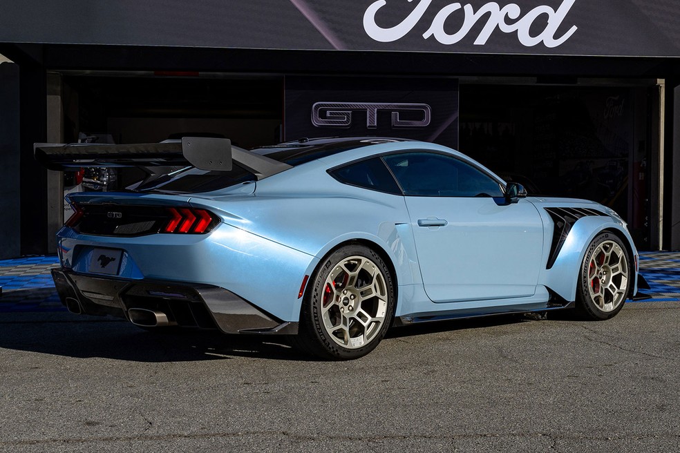 Ford Mustang GTD tem aerodinâmica ativa com suas asas móveis — Foto: Divulgação