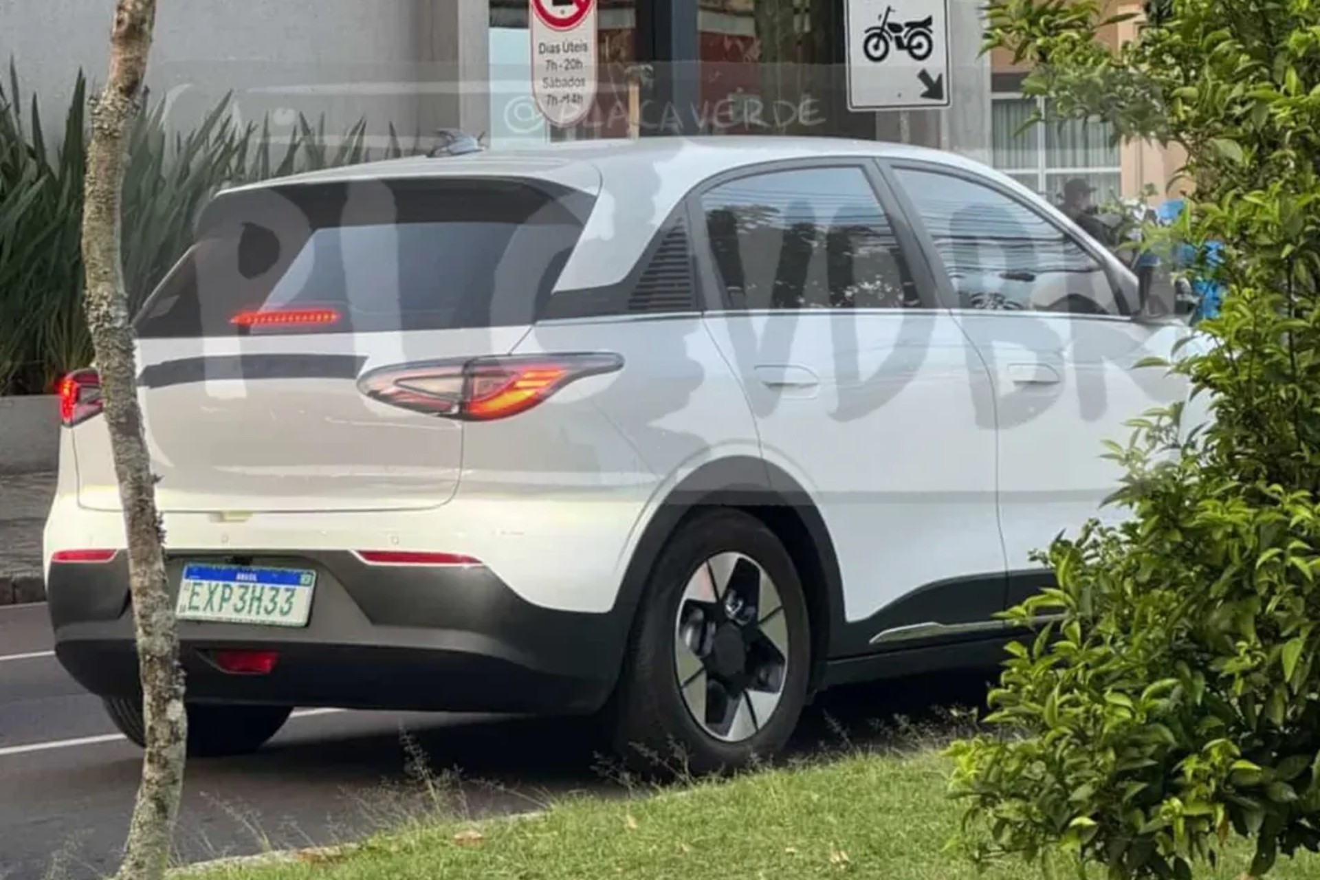 Flagra: Geely EX2 será elétrico de R$ 150 mil com porte de Onix