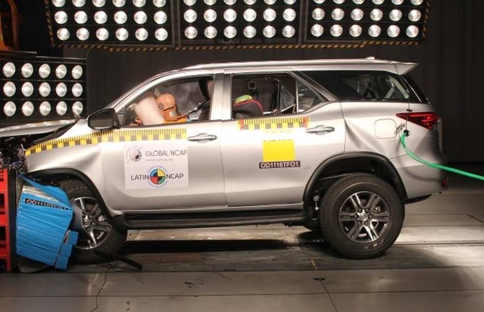 Toyota Fortuner (SW4) levou 5 estrelas nos testes do Latin NCAP (Foto: Divulgação) — Foto: Auto Esporte