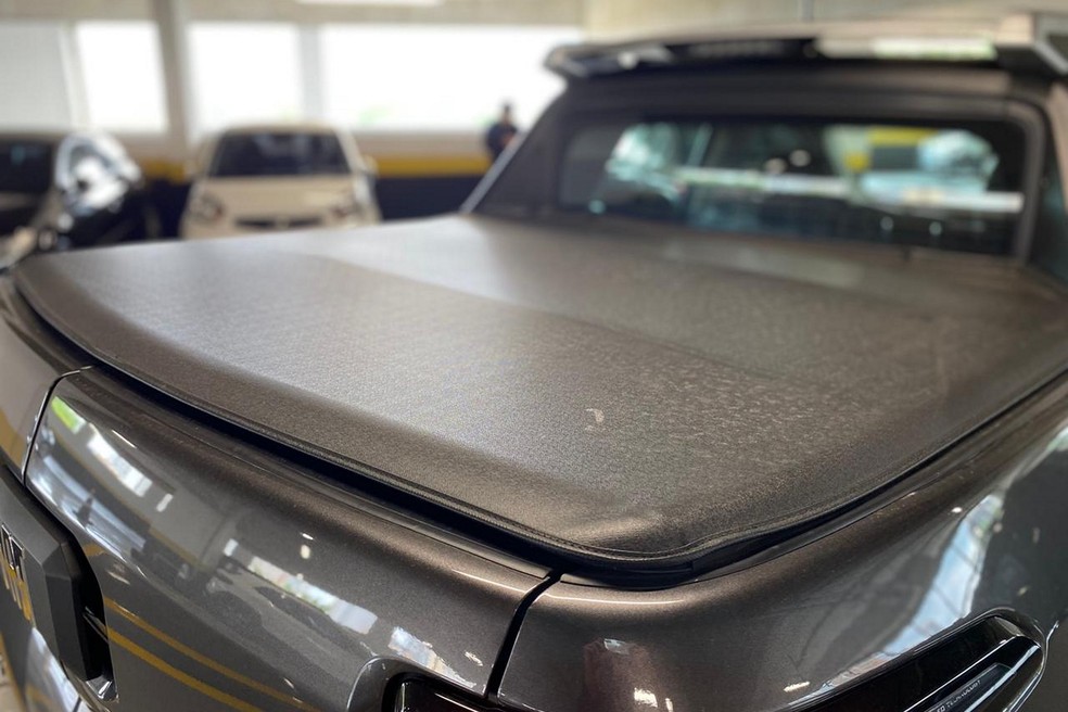 Caminhonete intermediária tem capota marítima de série — Foto: André Schaun/Autoesporte